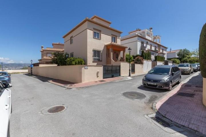 Chalet en venta en Ogíjares, Loma Linda- Ogíjares photo 0