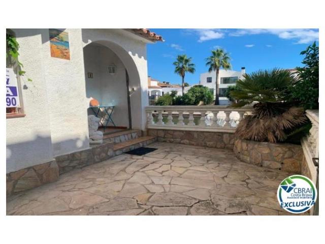 Casa en venta en Empuriabrava photo 0