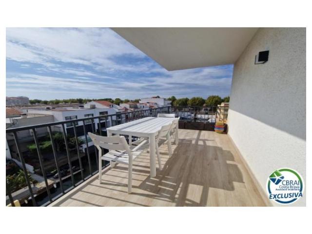 Piso en venta en Empuriabrava photo 0