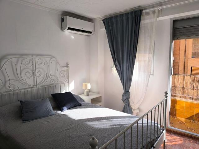 Piso en venta en Valencia, Ciutat Vella photo 0