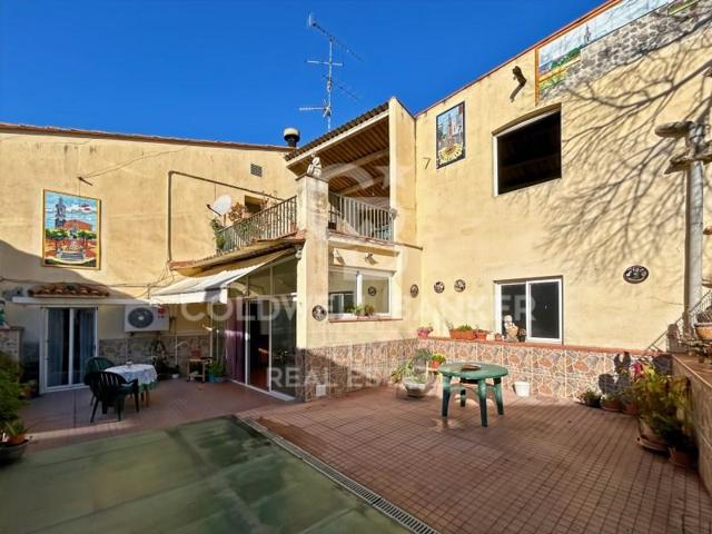 Casa en venta en Borrassà photo 0