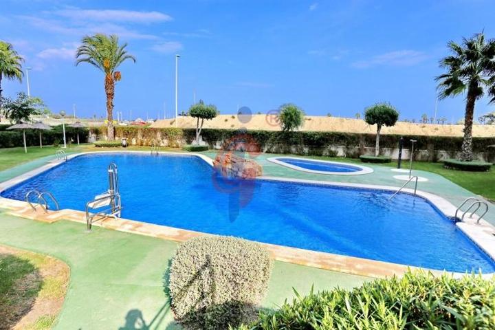 Apartamento en venta en Guardamar del Segura, Puerto Deportivo photo 0