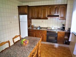 Chalet en venta en Cacabelos photo 0