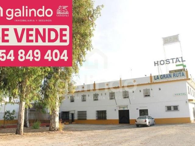 Edificio en venta en Paradas photo 0