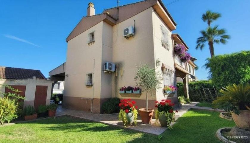 Chalet en venta en Palomares del Río, - Palomares del Río photo 0