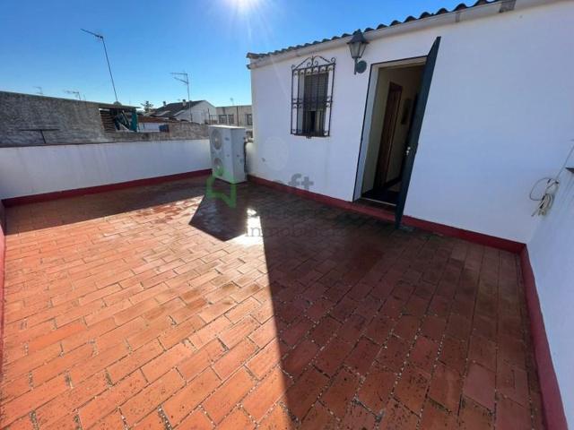 Edificio en venta en Badajoz, Barriada de Llera photo 0