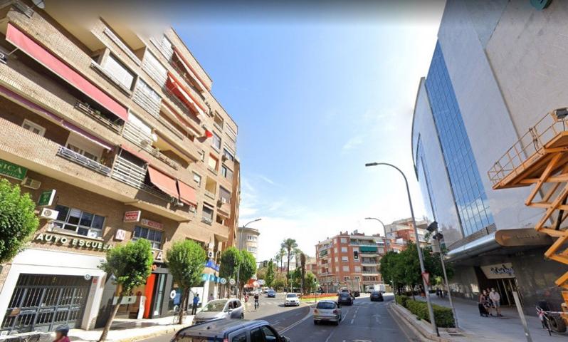 Local comercial en venta en Badajoz, Sta. Marina photo 0