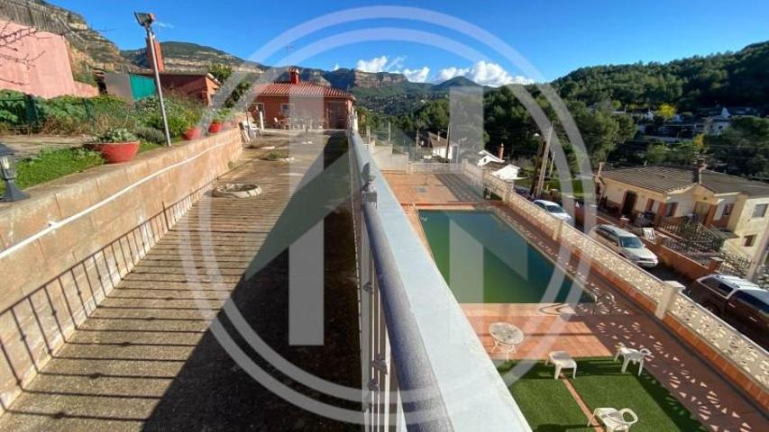 Casa en venta en Sant Feliu de Codines, Urb. r. del bosc photo 0