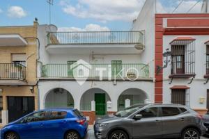 Casa en venta en Tomares photo 0