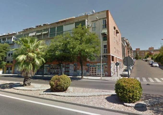 Local comercial en venta en Badajoz, Urb. Ctra. De Sevilla photo 0