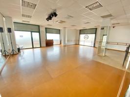 Local comercial en venta en Olesa de Montserrat, Els clossos photo 0