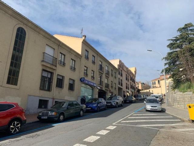 Local comercial en venta en Ávila photo 0