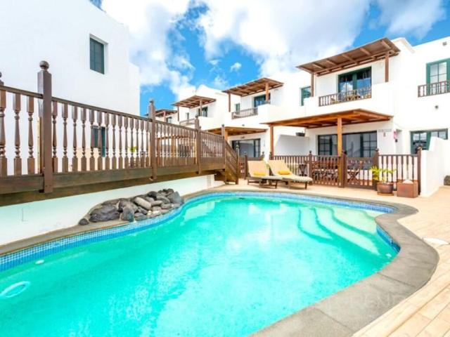 Piso en venta en Haría photo 0