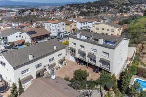 Chalet en venta en Martorelles, Carrer Castella, 08107 photo 0