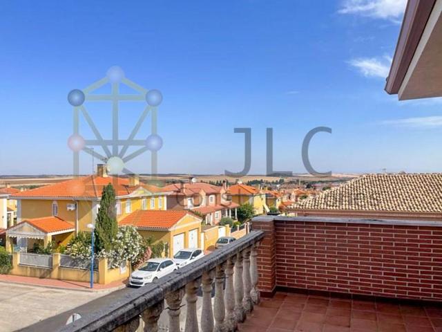 Chalet en venta en Torrejón del Rey photo 0