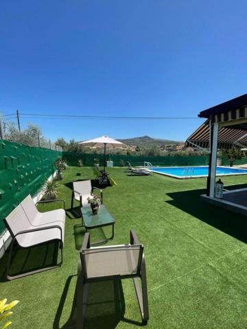 Casa con terreno en venta en Cabra, Cabra photo 0