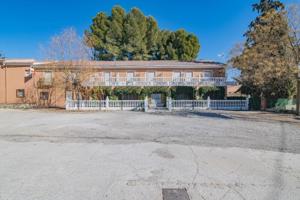 Edificio en venta en Guadahortuna, Andalucia photo 0