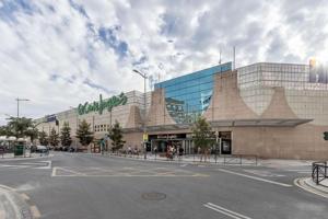 Local comercial en venta en Granada, Arabial photo 0