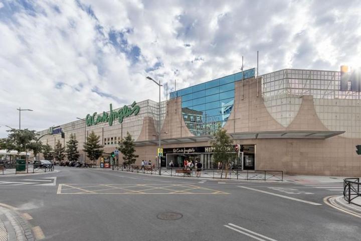 Local comercial en venta en Granada, Arabial photo 0