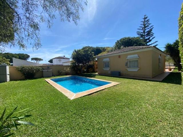 Chalet en venta en Chiclana de la Frontera, La rana verde photo 0