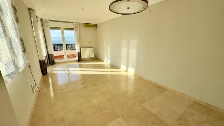 Piso en venta en Granada, El serrallo photo 0