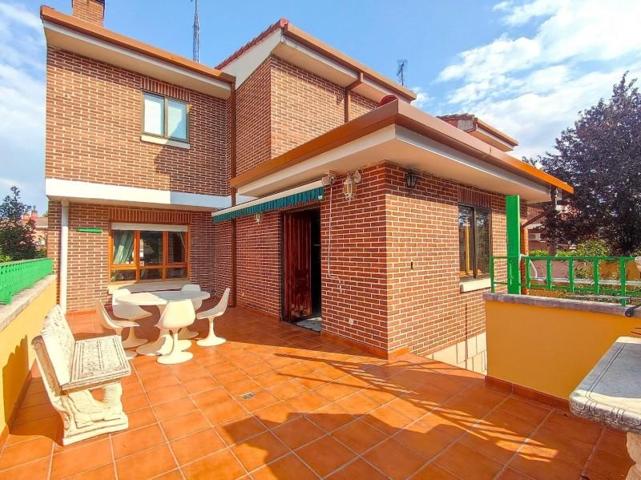 Chalet en venta en Laguna de Duero, Centro photo 0