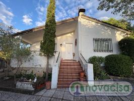 Chalet en venta en Cadalso de los Vidrios photo 0