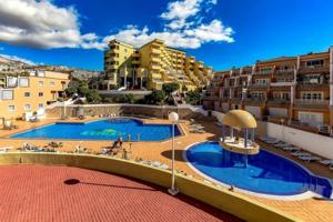 Apartamento en venta en Adeje, Torviscas Bajo photo 0