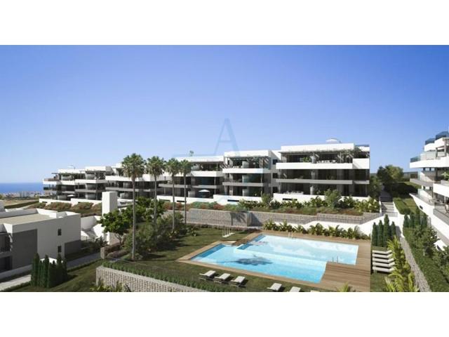Apartamento en venta en Estepona photo 0