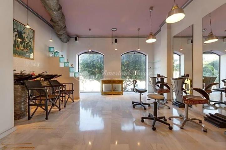 Local comercial en venta en Marbella, Puerto Banús photo 0