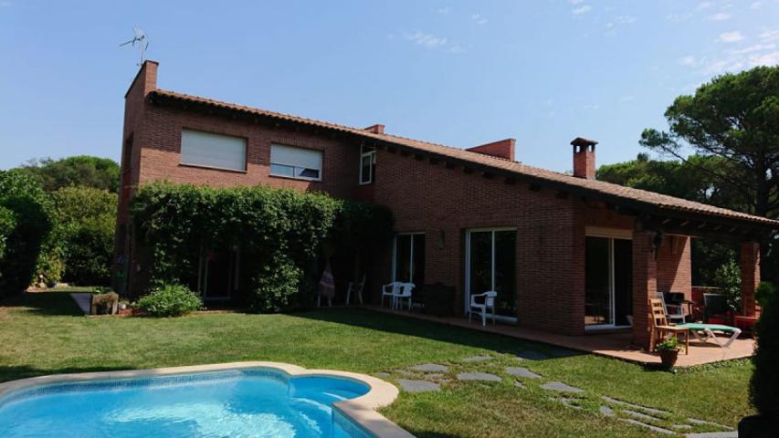 Casa en venta en Vidreres, La Goba photo 0