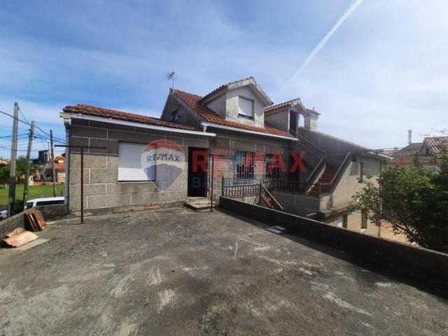 Chalet en venta en Vigo, Valadares photo 0