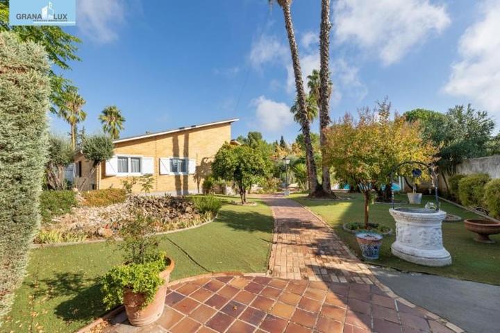 Chalet en venta en Albolote, Parque del cubillas photo 0