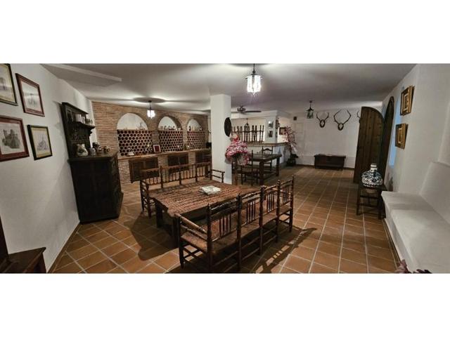 Local comercial en venta en Torremolinos photo 0