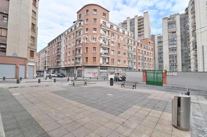 Piso en venta en Bilbao, Zabalburu photo 0