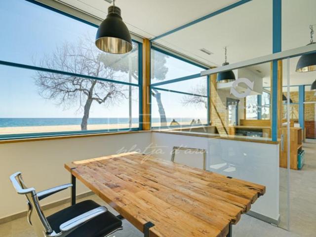 Local comercial en venta en Castell-Platja d'Aro photo 0