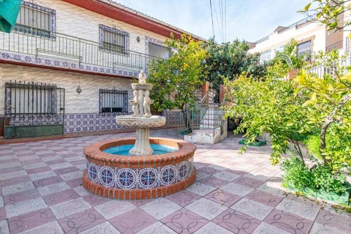 Casa en venta en Vegas del Genil, Ambroz photo 0