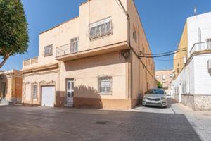 Casa en venta en Almería, Pescaderia photo 0