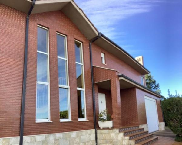 Casa en venta en Sariegos photo 0