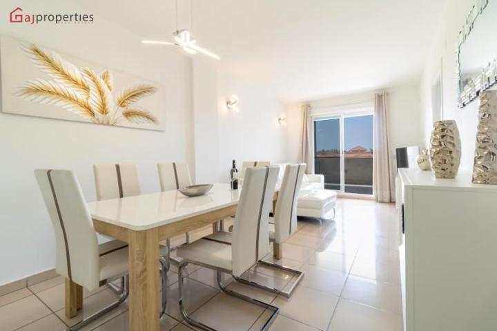 Apartamento en venta en Estepona, Estepona photo 0