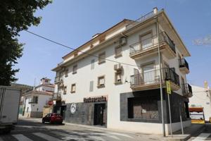 Local comercial en venta en Huelma, Huelma photo 0