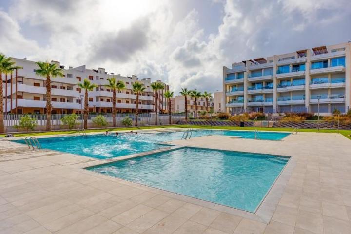 Apartamento en venta en Orihuela Costa, Villamartín-Las Filipinas photo 0