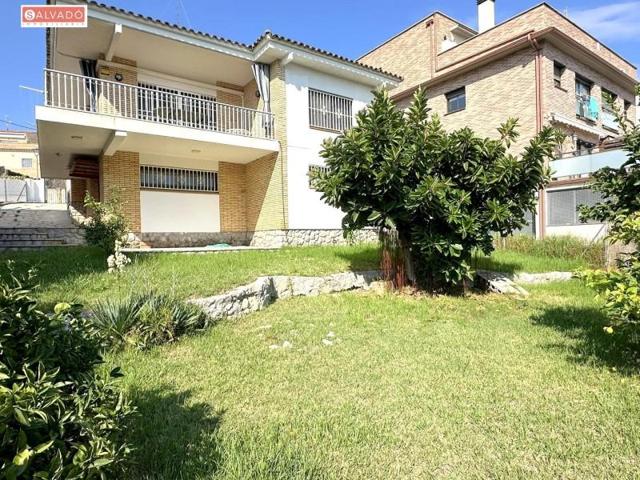 Chalet en venta en Segur de Calafell, Centro photo 0