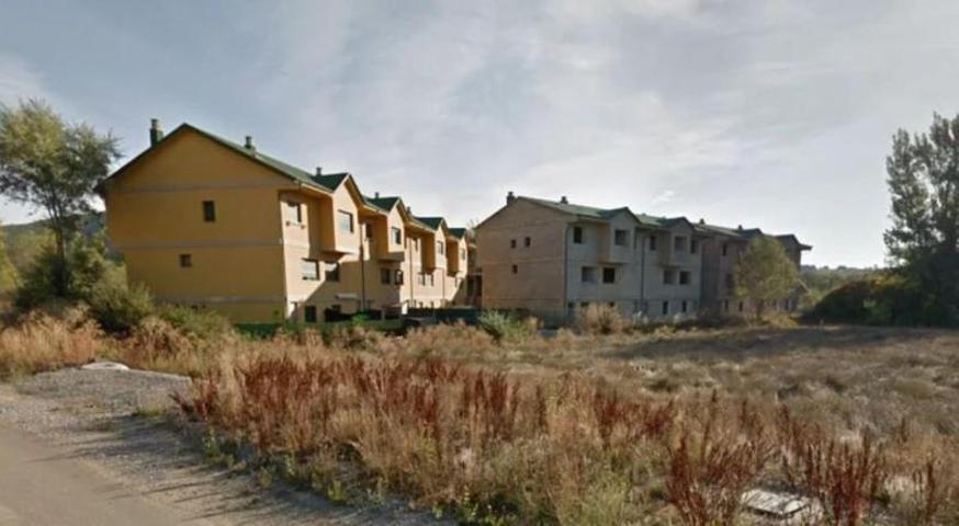 Edificio en venta en La Robla, Llanos De Alba photo 0