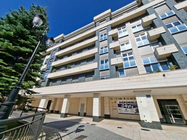 Local comercial en venta en Oviedo, Centro photo 0