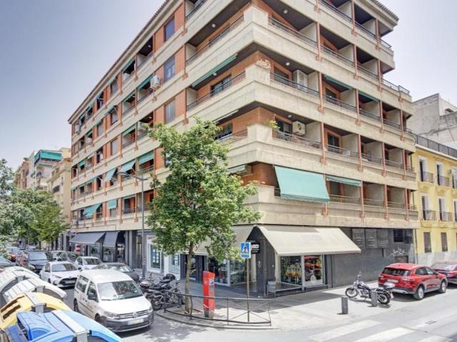 Piso en venta en Granada photo 0