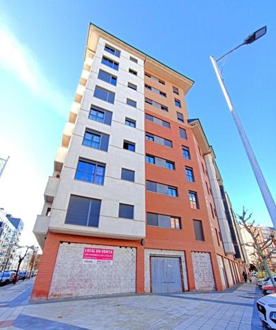 Local comercial en venta en León, La Chantría photo 0