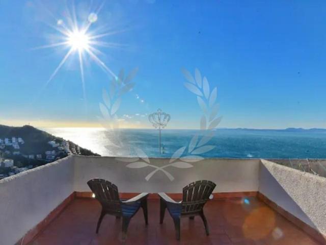 Casa en venta en Roses photo 0