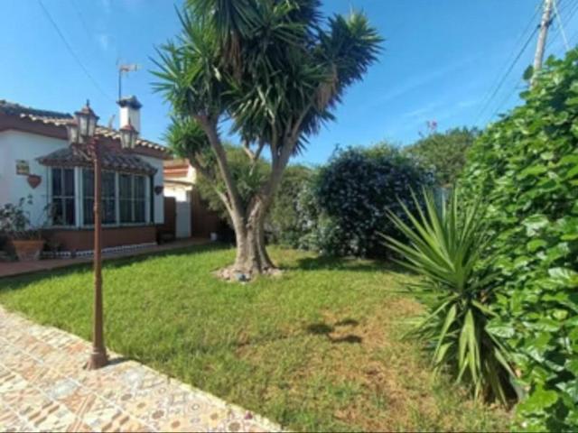 Chalet en venta en Chiclana de la Frontera, Los Gallos - La Coquina photo 0