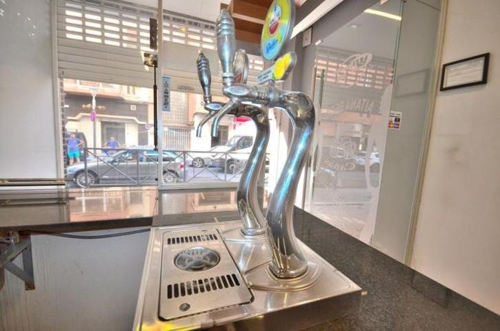 Local comercial en venta en Torrevieja, Centro photo 0